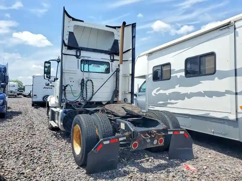 4V4N39TG2HN988220 2017 VOLVO VN-2