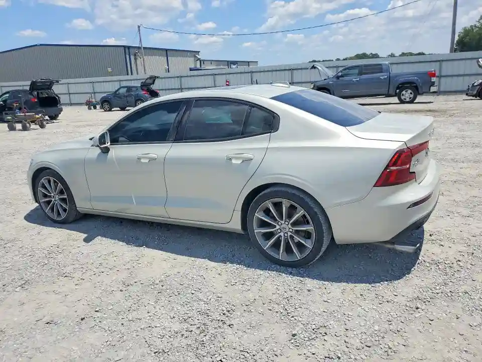 7JR102FKXMG093505 2021 VOLVO S60-1