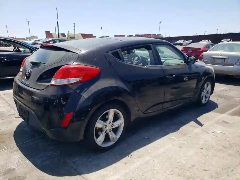 KMHTC6AD6DU140461 2013 HYUNDAI VELOSTER-2