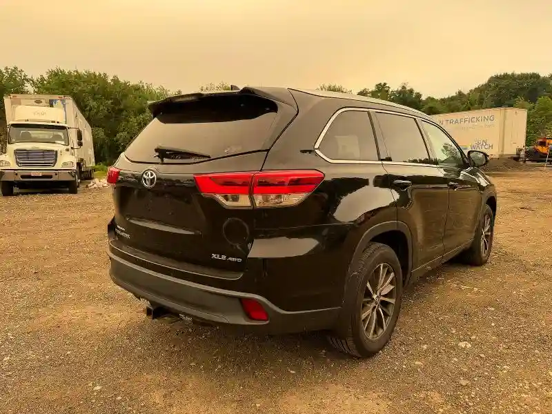 5TDJZRFHXJS897290 2018 TOYOTA HIGHLANDER-3
