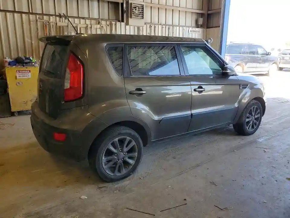 KNDJT2A67D7565692 2013 KIA SOUL-2