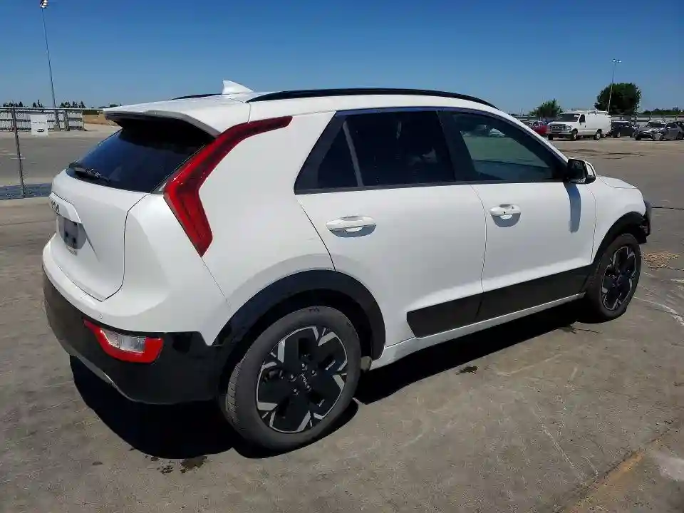 KNDCR3L19P5026053 2023 KIA NIRO-2