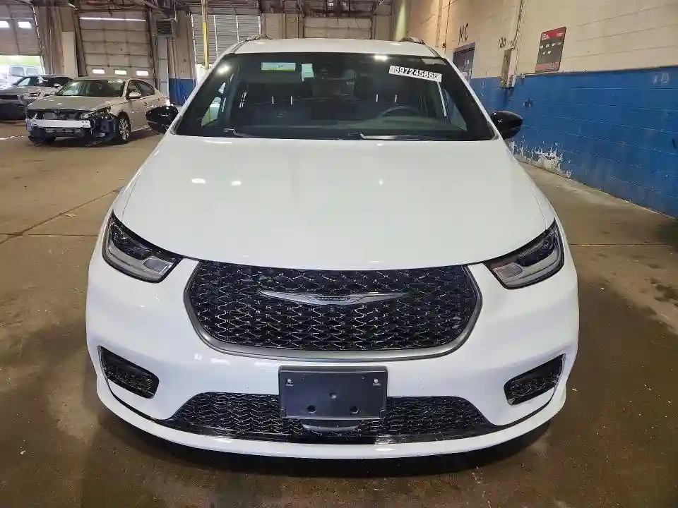 2C4RC1BG8TR267511 2026 CHRYSLER PACIFICA-4
