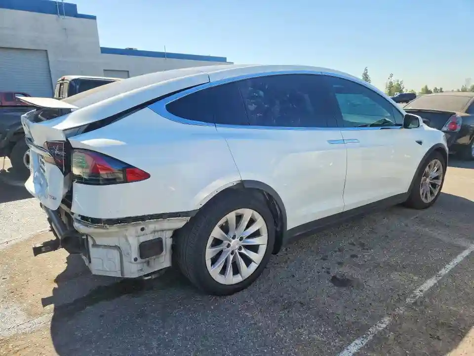 5YJXCAE20JF124276 2018 TESLA MODEL X-2