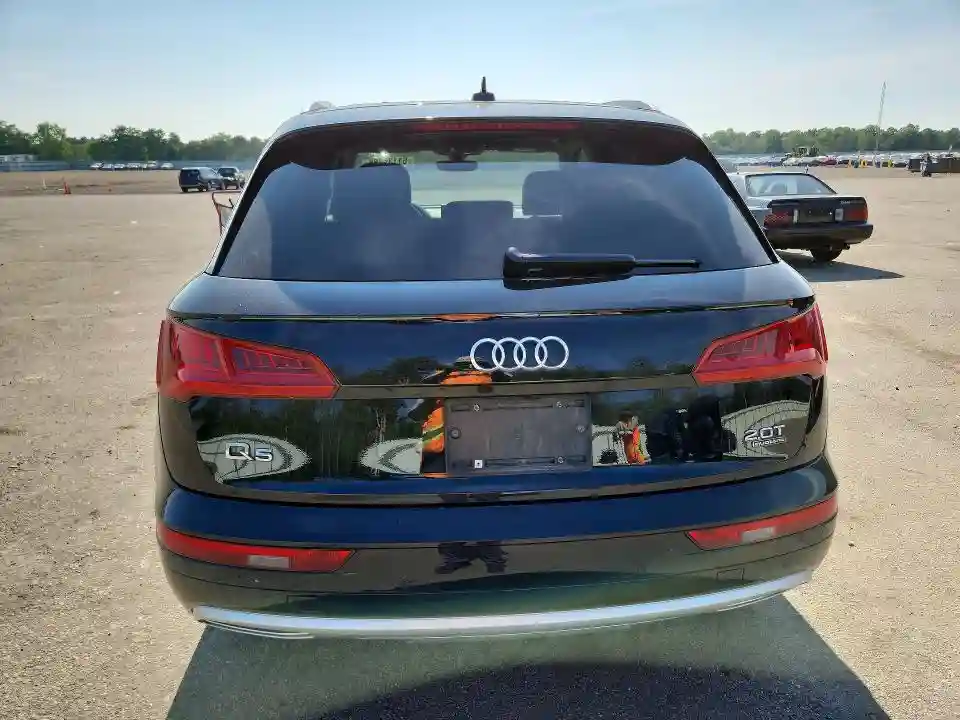 WA1BNAFY8J2229491 2018 AUDI Q5-5