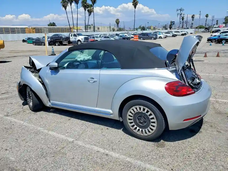 3VW517AT3GM806777 2016 VOLKSWAGEN BEETLE-1