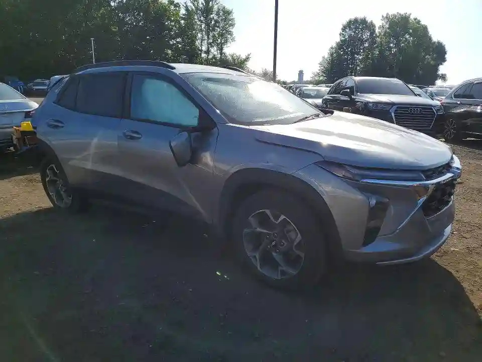KL77LHEP2SC304052 2025 CHEVROLET TRAX-3