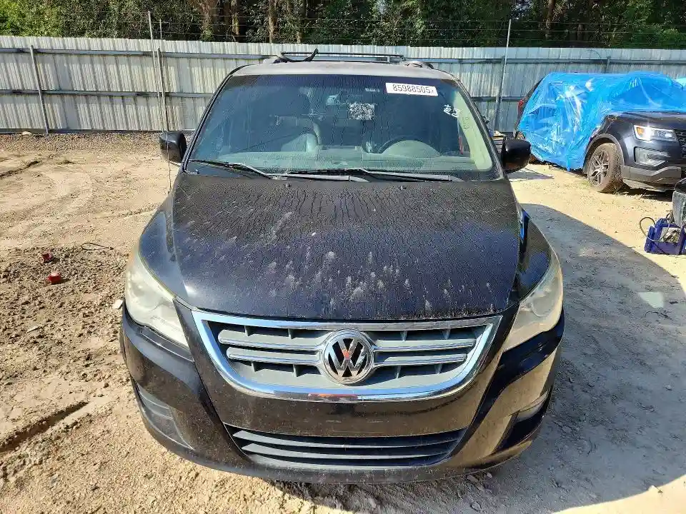 2V4RW3DG8BR717680 2011 VOLKSWAGEN ROUTAN-4