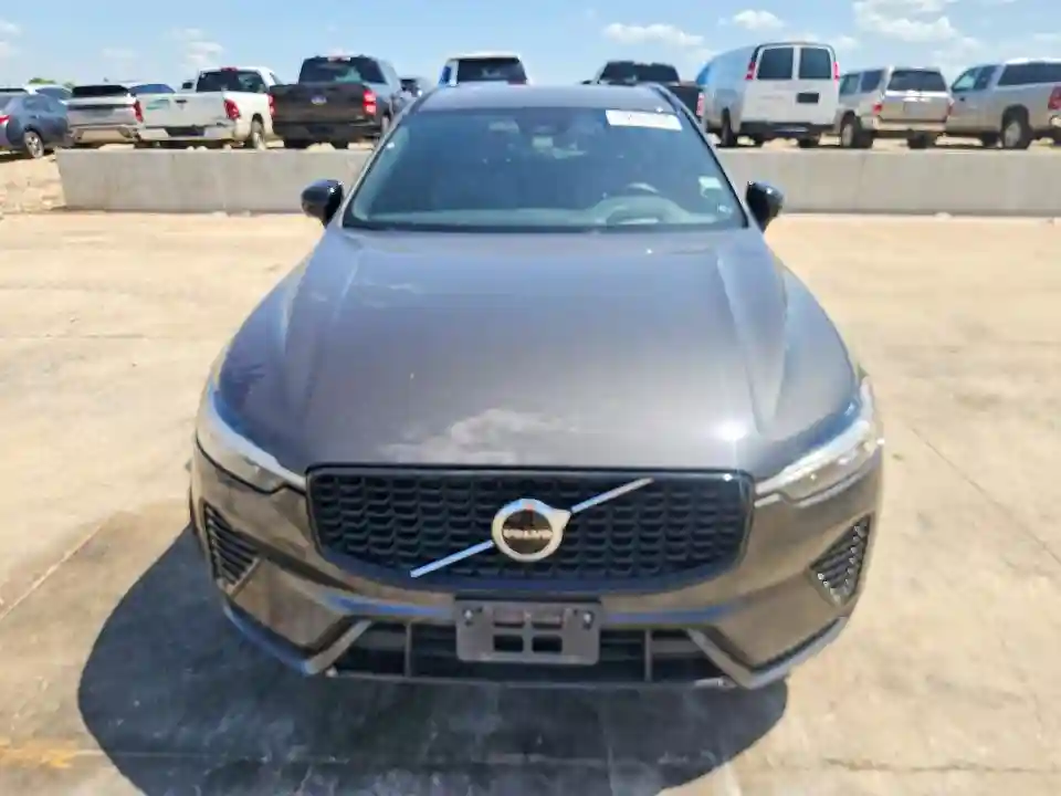 YV4062RM8N1953876 2022 VOLVO XC60-4