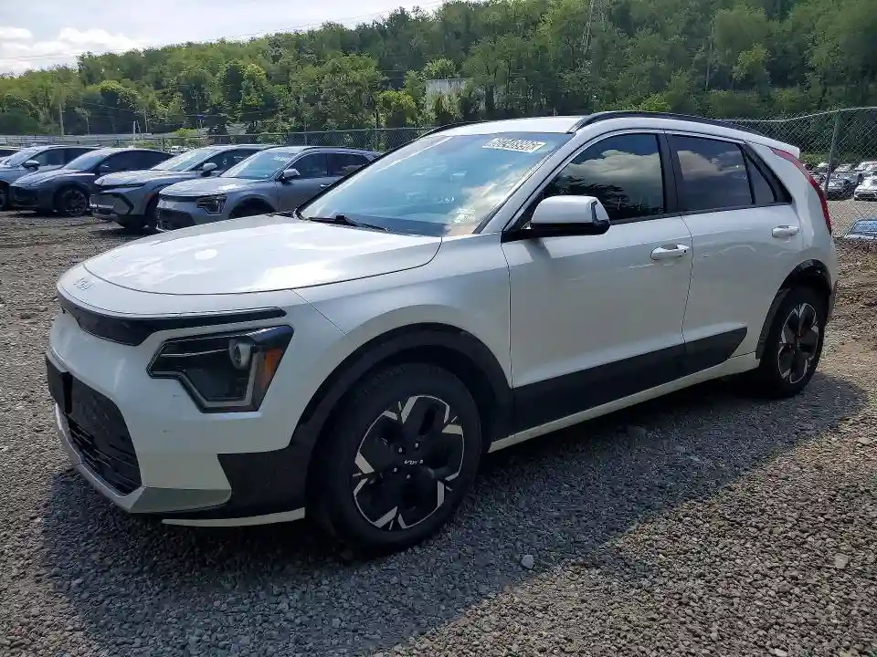 KNDCR3L18P5053339 2023 KIA NIRO-0