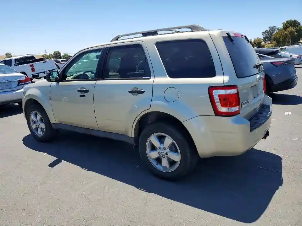 1FMCU0DG3BKA62228 2011 FORD ESCAPE-1