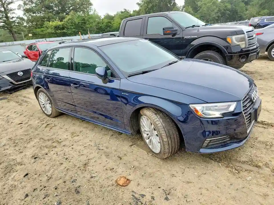 WAUUPBFF5JA063432 2018 AUDI A3-3
