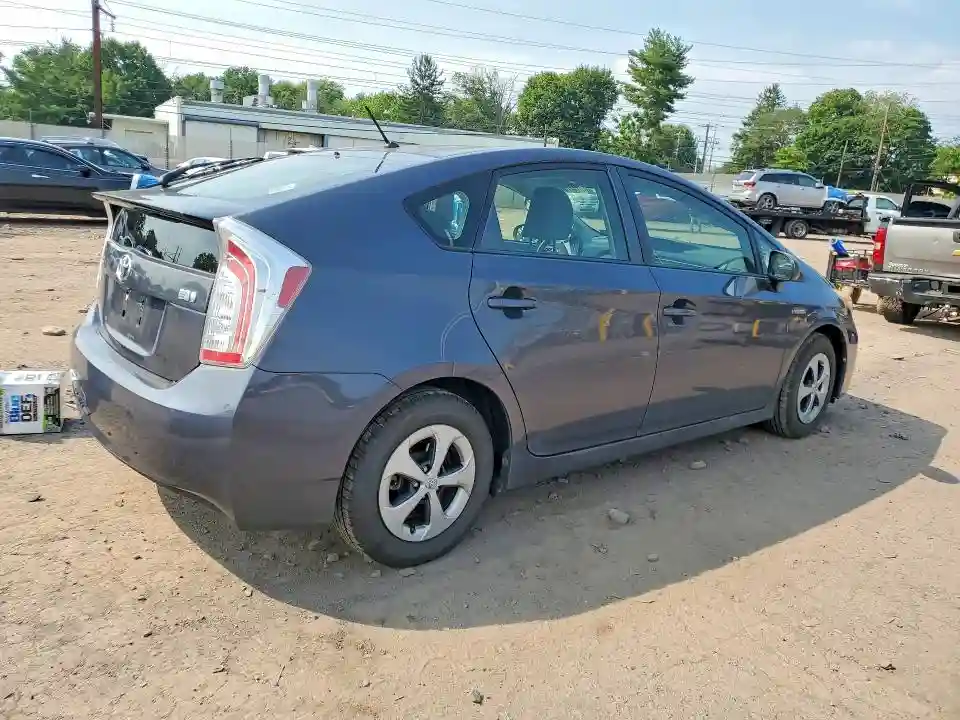 JTDKN3DU7D5699211 2013 TOYOTA PRIUS-2
