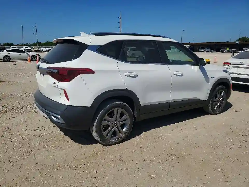 KNDEUCAA2M7158632 2021 KIA SELTOS-2