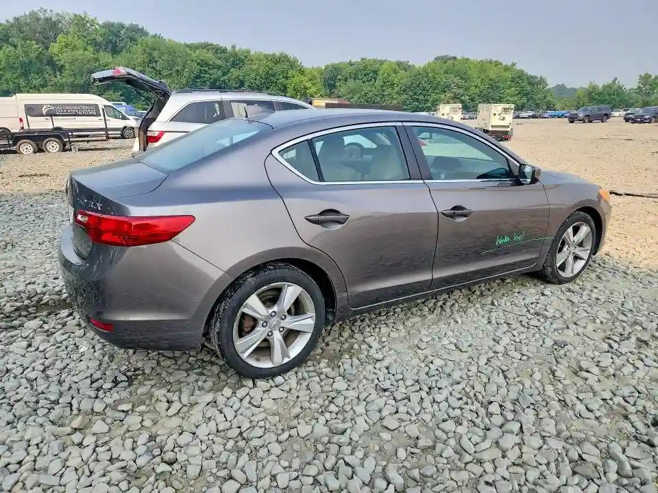 19VDE1F77DE002427 2013 ACURA ILX-2