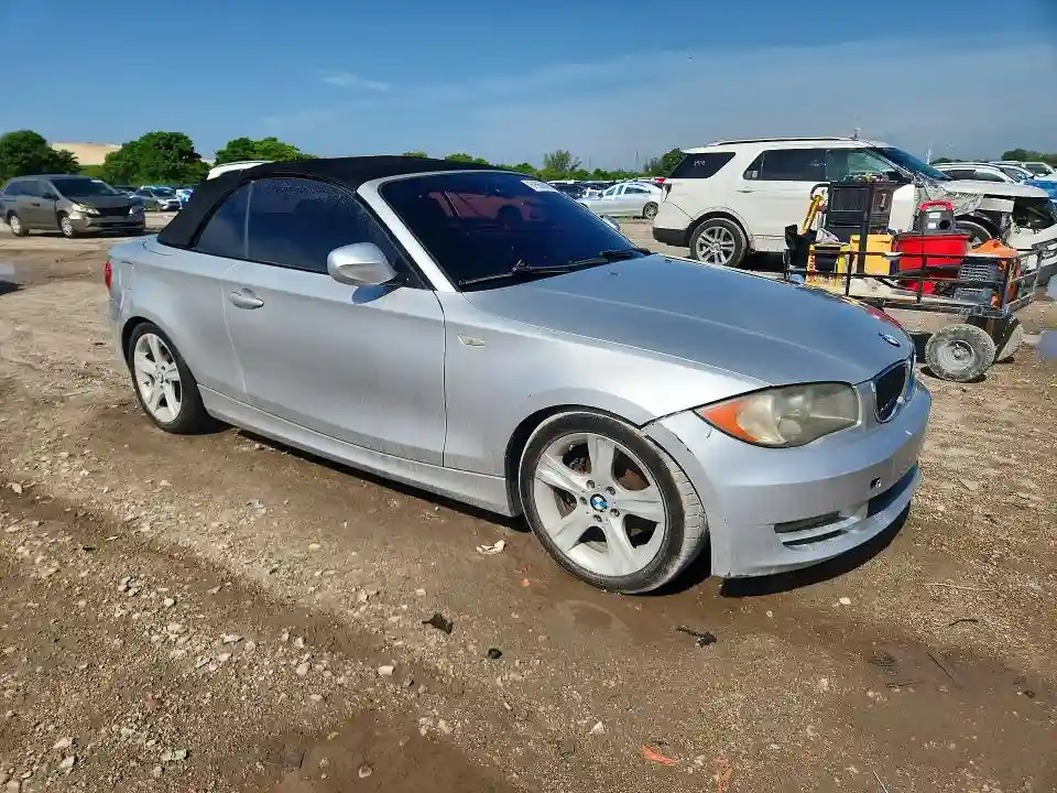 WBAUL7C50BVM78947 2011 BMW 1 SERIES-3