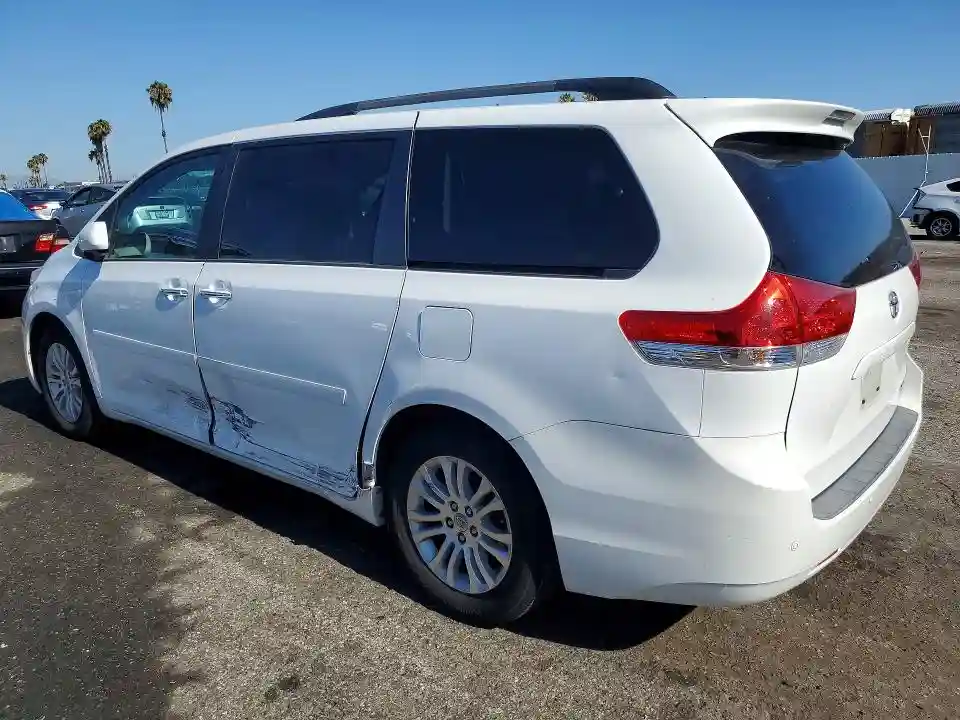 5TDYK3DC8ES422136 2014 TOYOTA SIENNA-1