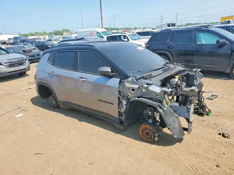 3C4NJDDB4HT624873 2017 JEEP COMPASS-3
