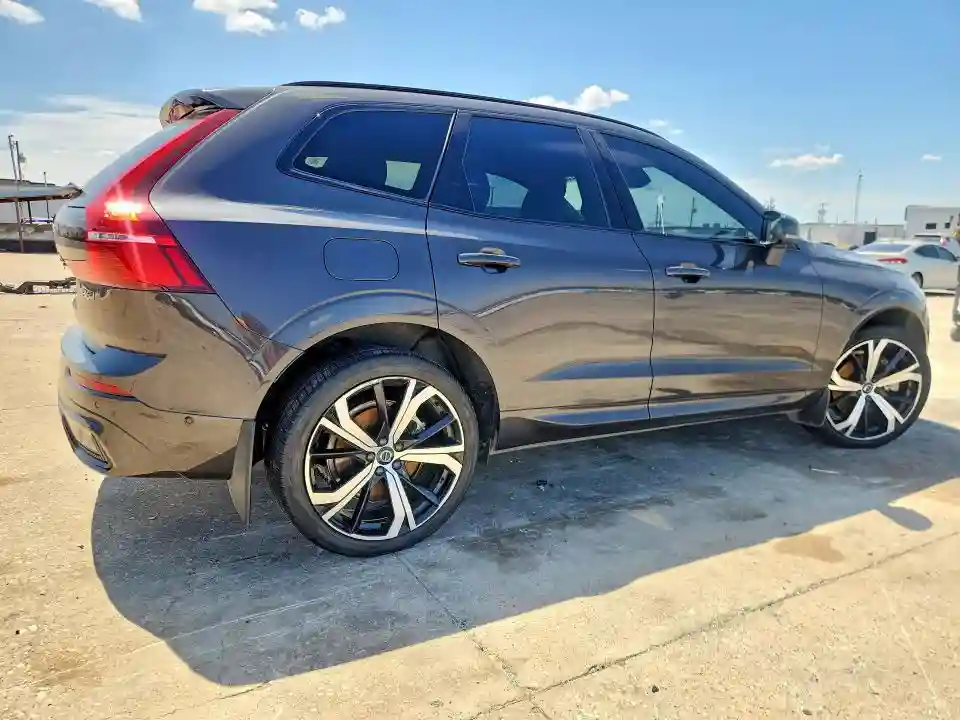 YV4062RM8N1953876 2022 VOLVO XC60-2