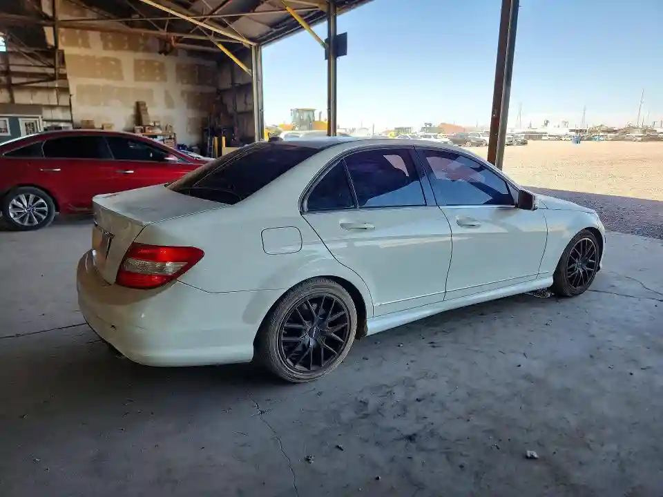 WDDGF5EB7BA518128 2011 MERCEDES-BENZ C-CLASS-2