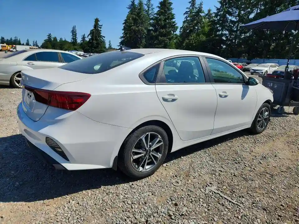 3KPF24AD9PE579133 2023 KIA FORTE-2