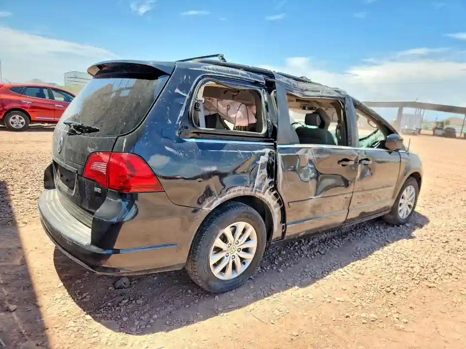 2C4RVABG8CR151946 2012 VOLKSWAGEN ROUTAN-2
