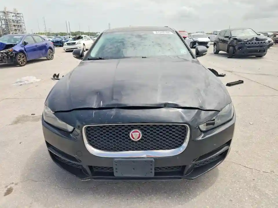 SAJAR4FX1JCP39188 2018 JAGUAR XE-4