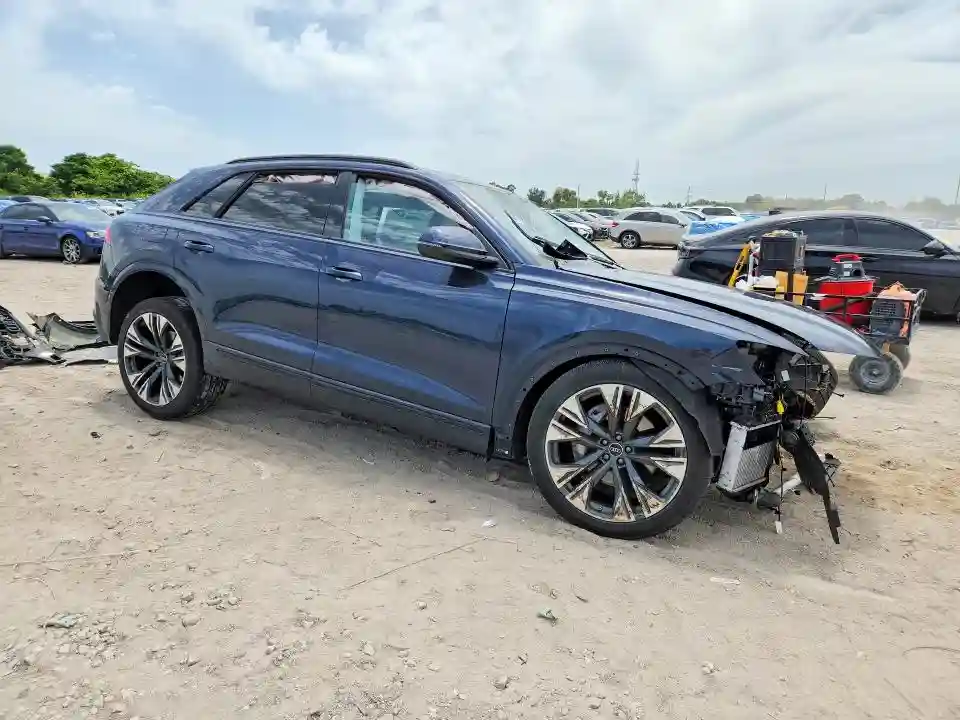 WA1EVBF10SD015459 2025 AUDI Q8-3