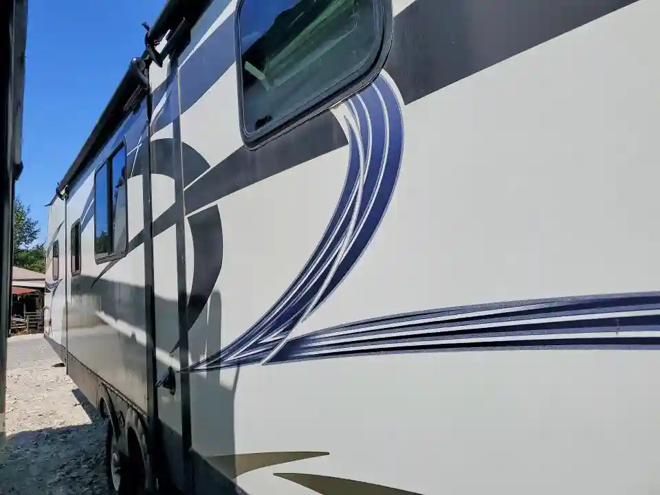 4YDT33225GX413857 2016 KEYSTONE RV-1