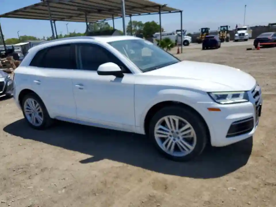 WA1BNAFY5J2247379 2018 AUDI Q5-3