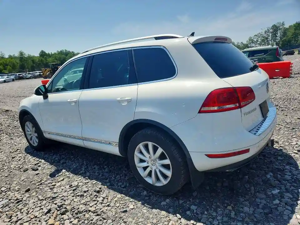 WVGEF9BP8CD010707 2012 VOLKSWAGEN TOUAREG-1