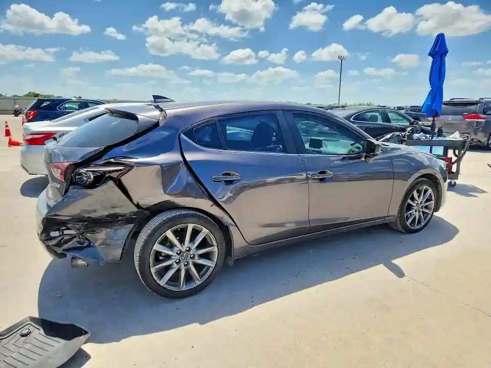 3MZBN1M37JM256362 2018 MAZDA 3-2