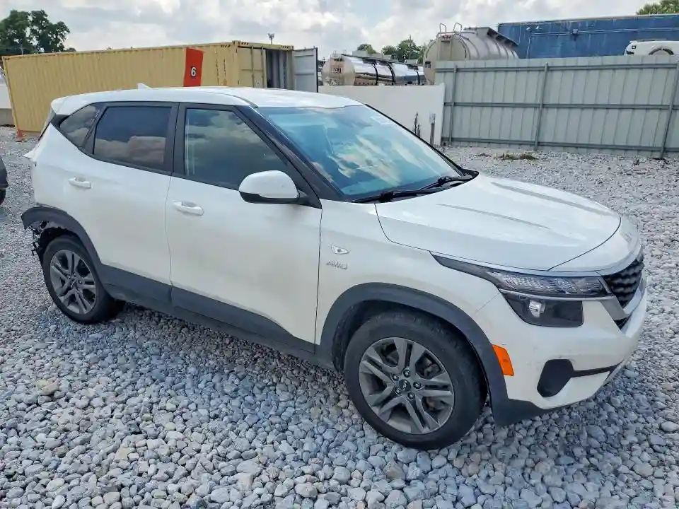 KNDEPCAA9N7330003 2022 KIA SELTOS-3