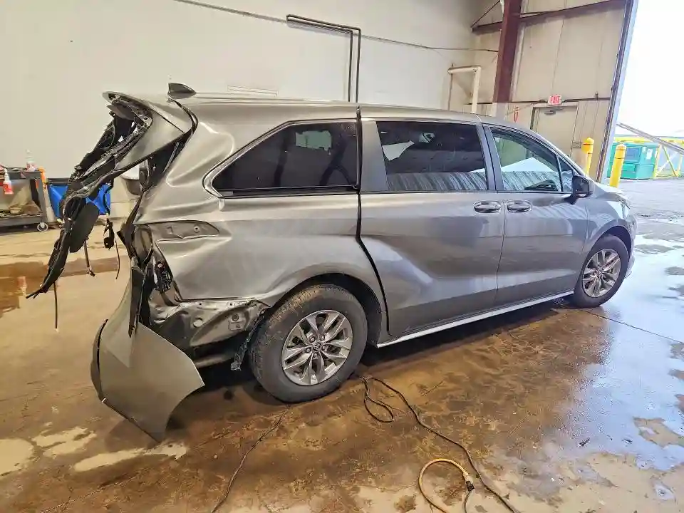 5TDKRKEC6TS295197 2026 TOYOTA SIENNA-2