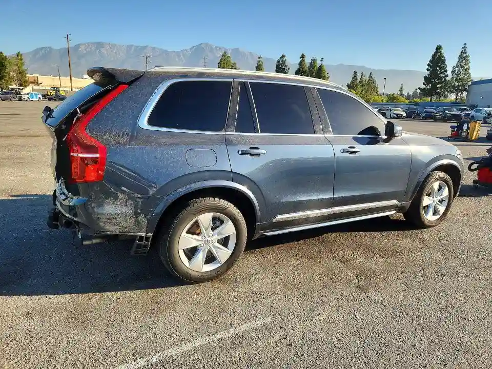 YV4A22PL8J1376125 2018 VOLVO XC90-2