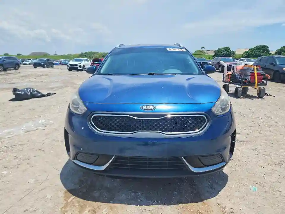 KNDCB3LC6H5045067 2017 KIA NIRO-4