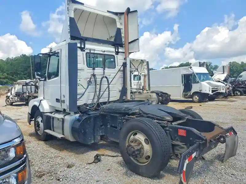 4V4N39TG9HN988022 2017 VOLVO VN-2