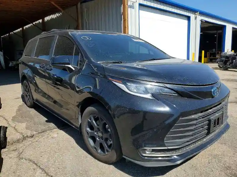5TDCSKFC9SS163413 2025 TOYOTA SIENNA-3