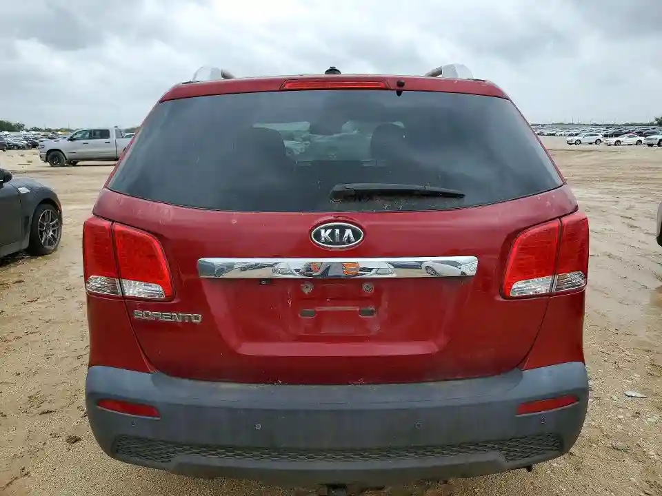 5XYKT4A1XBG041151 2011 KIA SORENTO-5