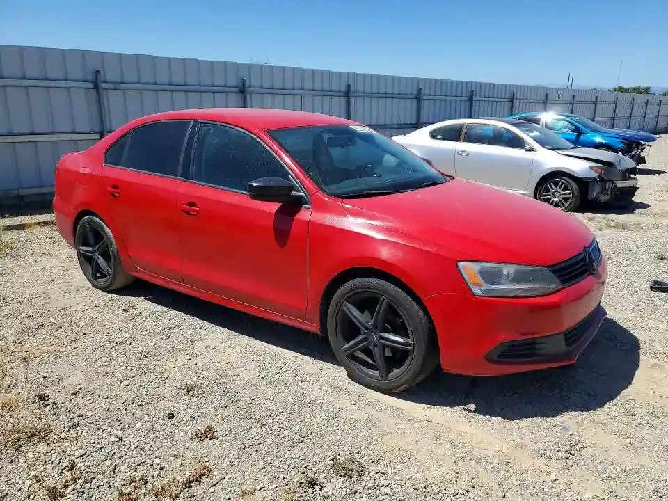 3VW2K7AJ7EM209692 2014 VOLKSWAGEN JETTA-3