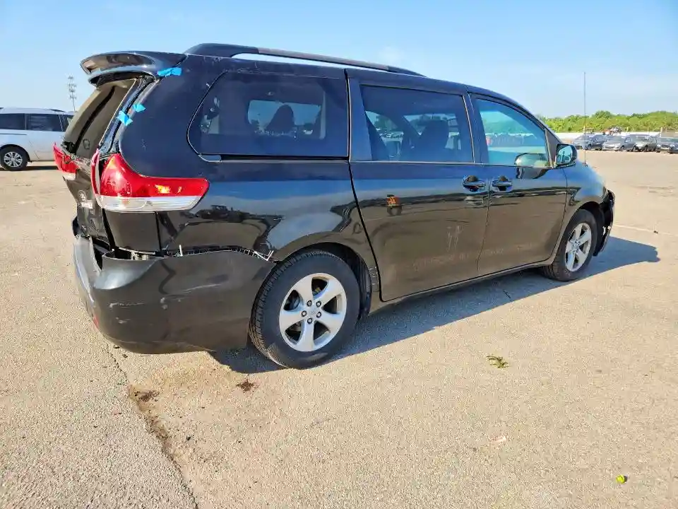 5TDKK3DC0CS245665 2012 TOYOTA SIENNA-2