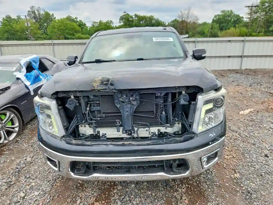 1N6AA1E67HN528909 2017 NISSAN TITAN-4