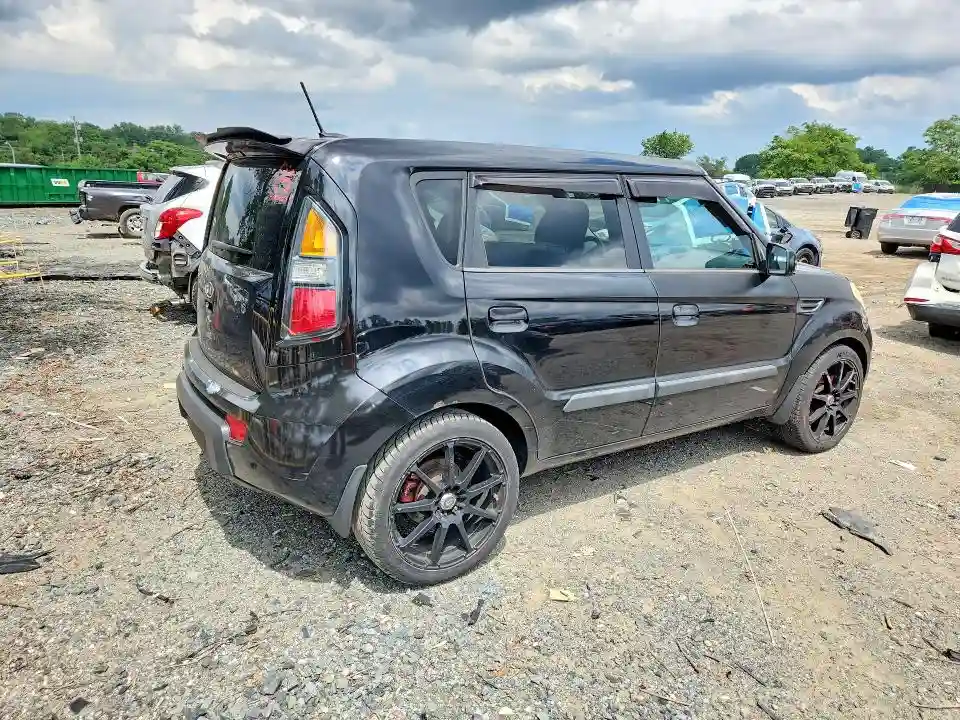 KNDJT2A25A7138715 2010 KIA SOUL-2