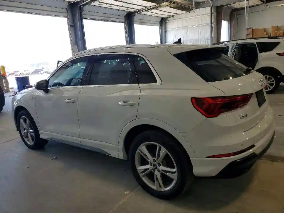 WA1DECF31M1040636 2021 AUDI Q3-1