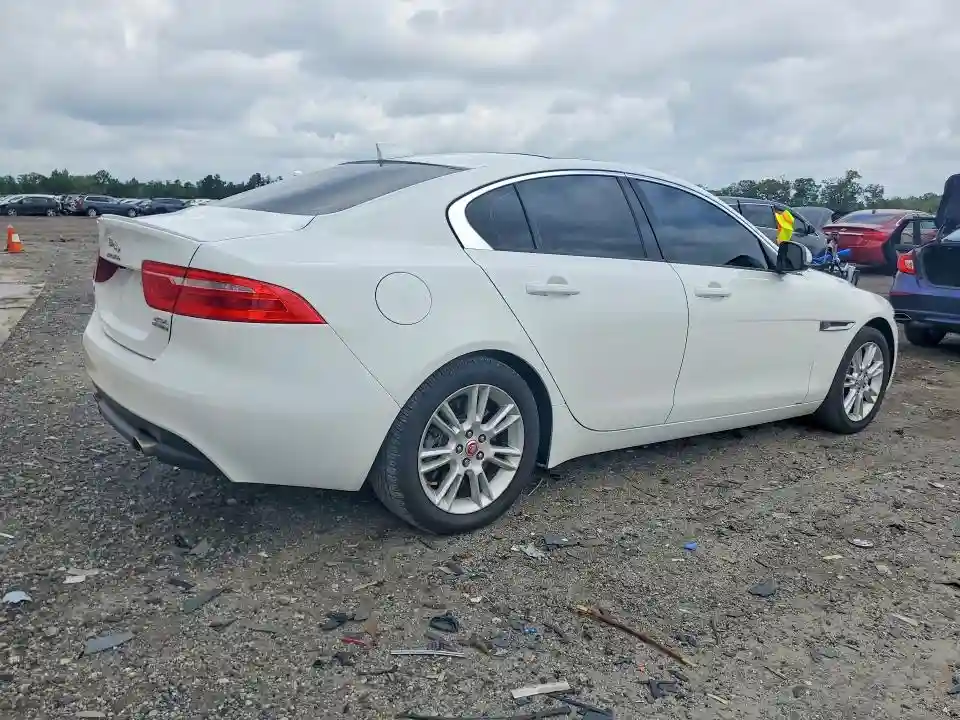 SAJAJ4FX4JCP25812 2018 JAGUAR XE-2