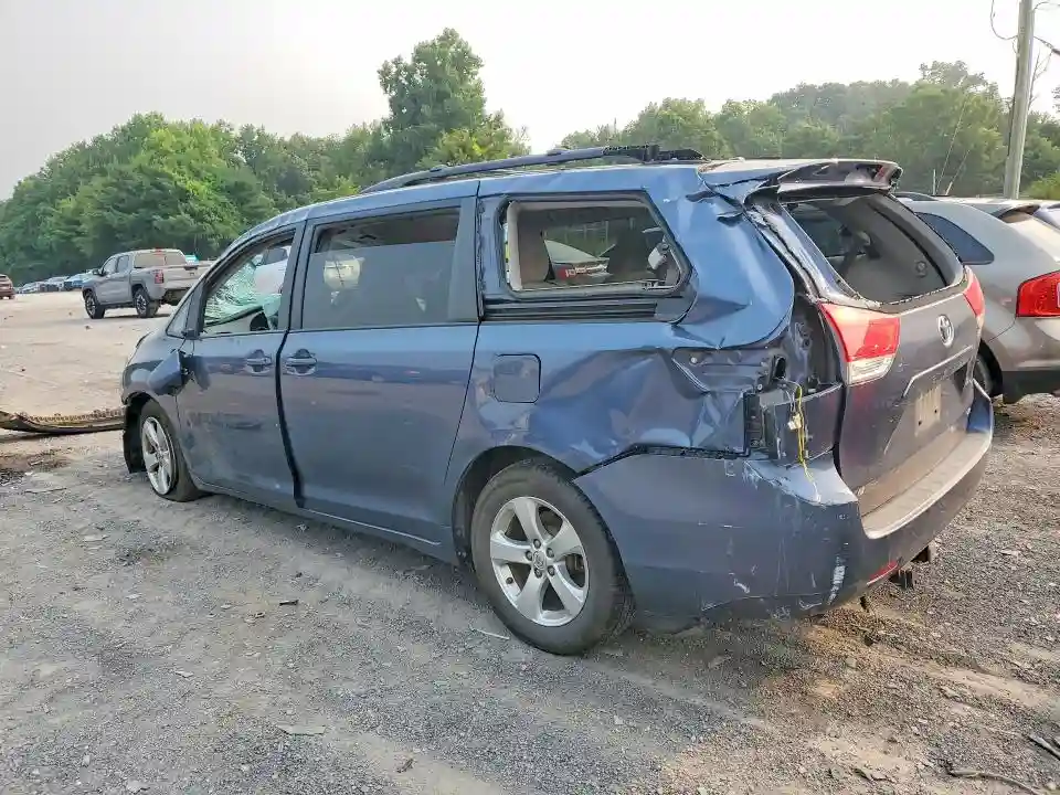 5TDKK3DC9DS404992 2013 TOYOTA SIENNA-1