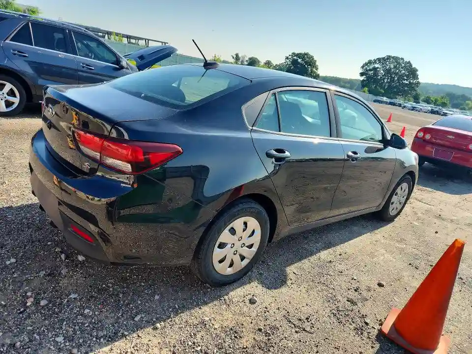 3KPA24AB5JE113859 2018 KIA RIO-2
