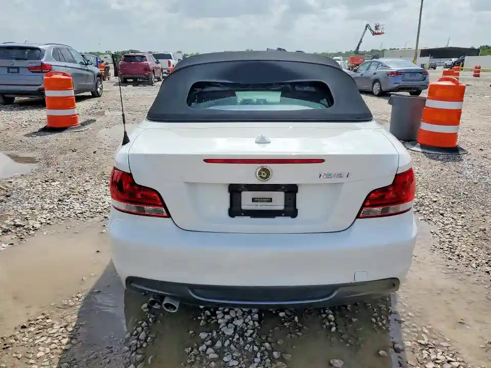 WBAUL7C5XCVM82750 2012 BMW 1 SERIES-5
