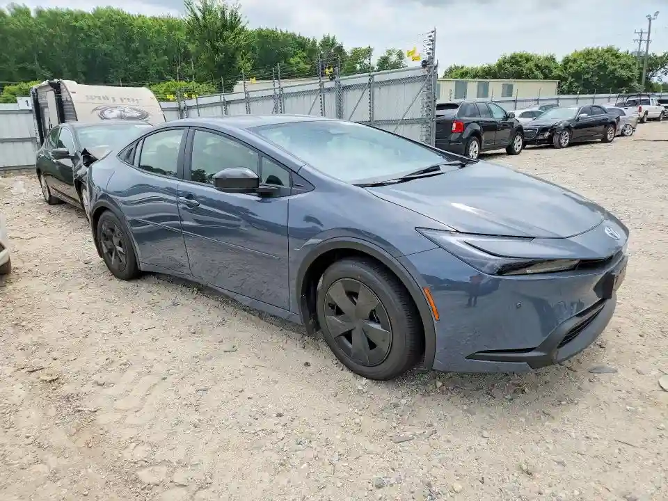 JTDACAAU3T3080979 2026 TOYOTA PRIUS-3