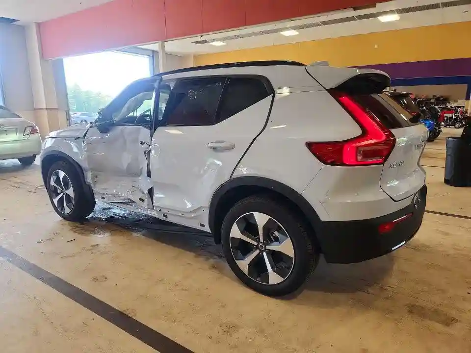 YV4L12UC5T2807419 2026 VOLVO XC40-1